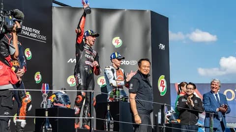 สว.สำรอง จวก “อนุทิน” ใช้สิทธิอะไร นั่งเครื่องบินหลวง เปิดงาน MotoGP ของเอกชน