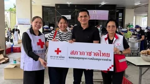 ไทยช่วยไทย "โค้ชซิโก้" บริจาคเงินสภากาชาดไทย-ร่วมเป็นอาสาสมัคร ช่วยน้ำท่วมกรุงเทพ